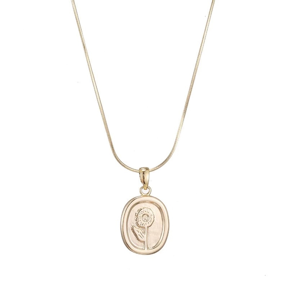 Flower pendant necklace